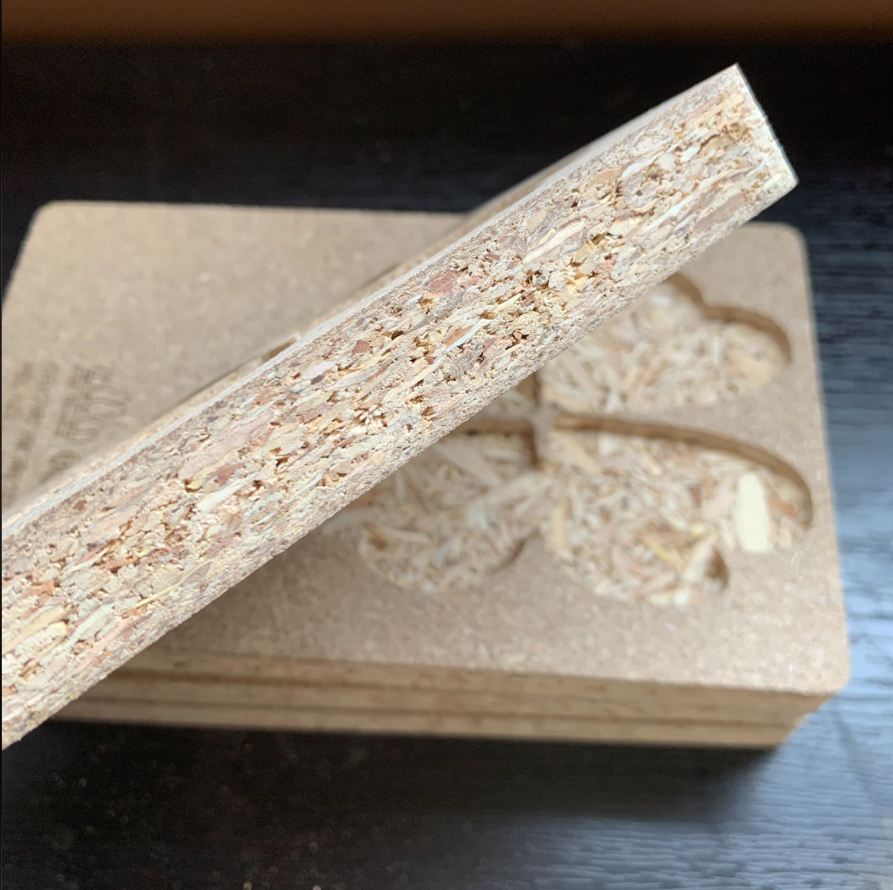 实木平顶山颗粒板是什么材质？优缺点一次性说清！